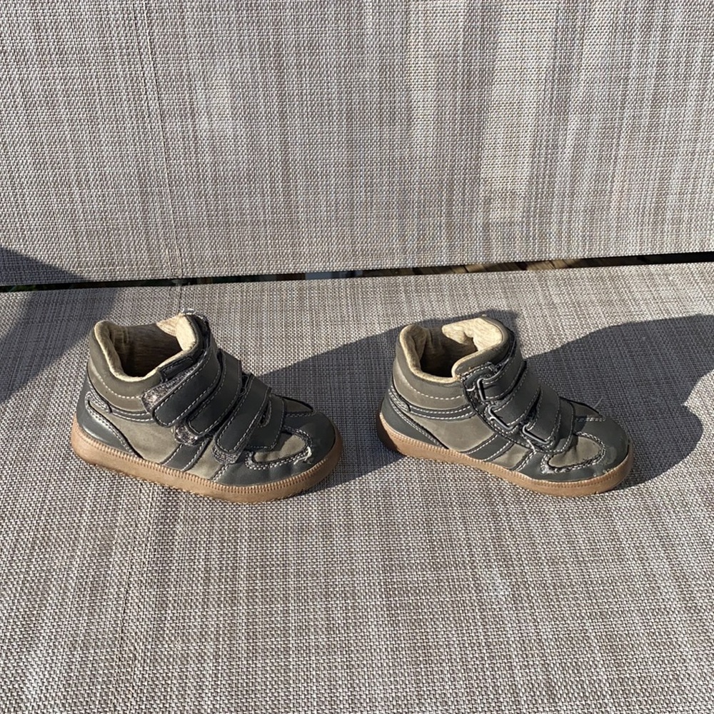 Easy wear  velcro baby/toddler shoes! - Picture 4 of 7